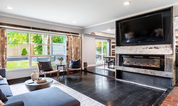 Southfield House | Artist Escape Near Bham, w/Serene Back Yard!