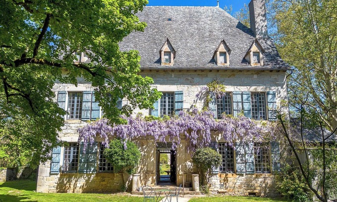 Foissac House | Artist Studio Gite in Charming Barn, at Chateau Mas de Pradie, Foissac.