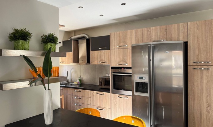 Varkiza Apartment | Artistic 2-bedroom apartment in green & peaceful Vari