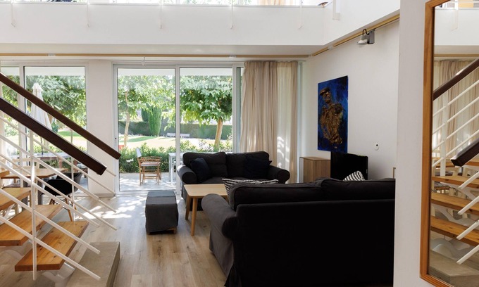 Pentakomo Apartment | Artistic 3-Bedroom Apartment in Limassol, by the Sea