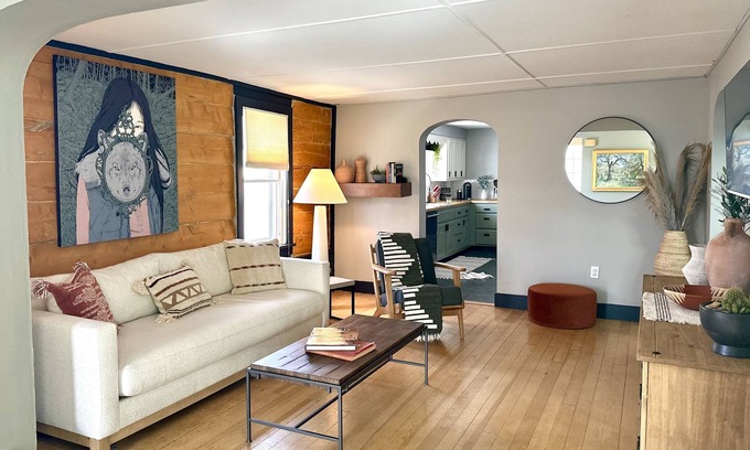 Mancos House | Artistic Haven: Mancos Cabin Near Mesa Verde