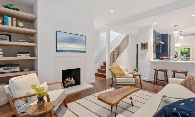 Upper East Condo | Arts District House - Perfect Pied-à-Terre in Santa Barbara