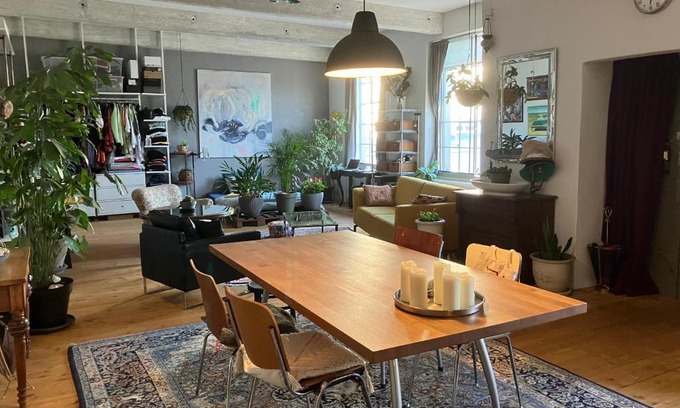 Schottenfeld Apartment | Artsy Loft in Urban Neighbourhood