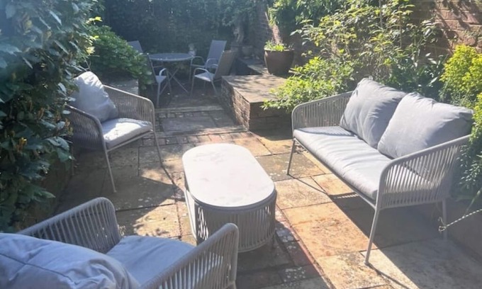 Arundel House | Arundel cottage with garden & balcony