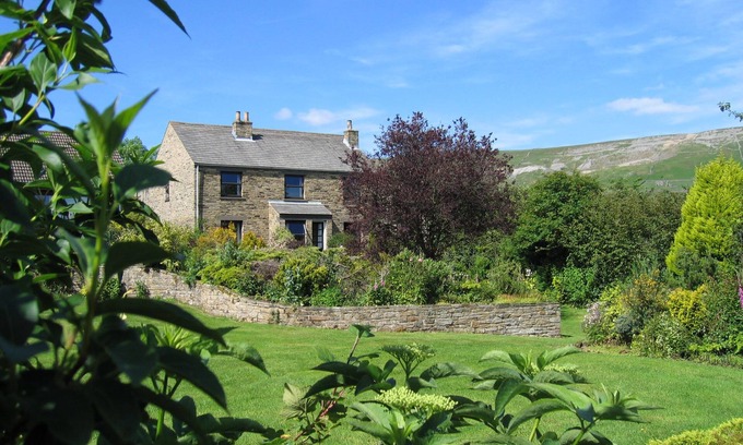 Reeth Cottage | Ashcroft Cottage Reeth, set in two acres garden, river, ponds, amazing views