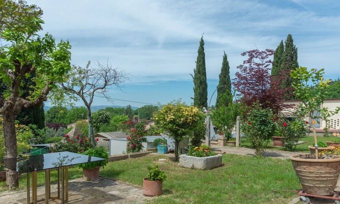 Palazzo Apartment | Assisi Green Country Apt with parking & Netflix