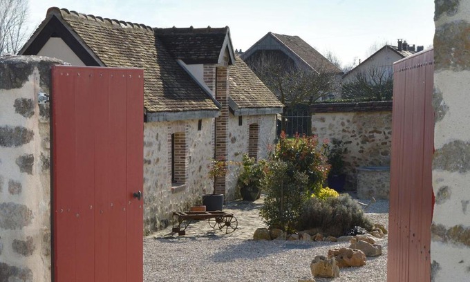 La Villeneuve-au-Chatelot House | ASTRØLABE