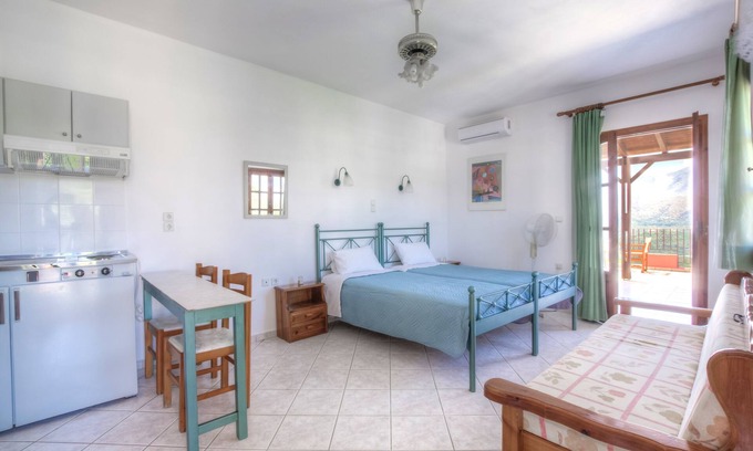Exopoli Apartment | ☀️ Astrostudio 3 Chania ☀️ Sea and mountain view, Georgioupoli, Crete
