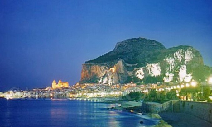 Piana Calzata Apartment | At 20 METERS (REAL!) from the BEACH with DIRECT ACCESS! 10 minutes from Cefalu