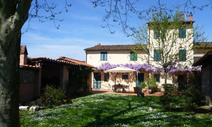 Lucca House | At 5 minutes from the Walls of Lucca and 10 from historic villas, the house is part of an ancient court completely renovated with courtyard, large garden