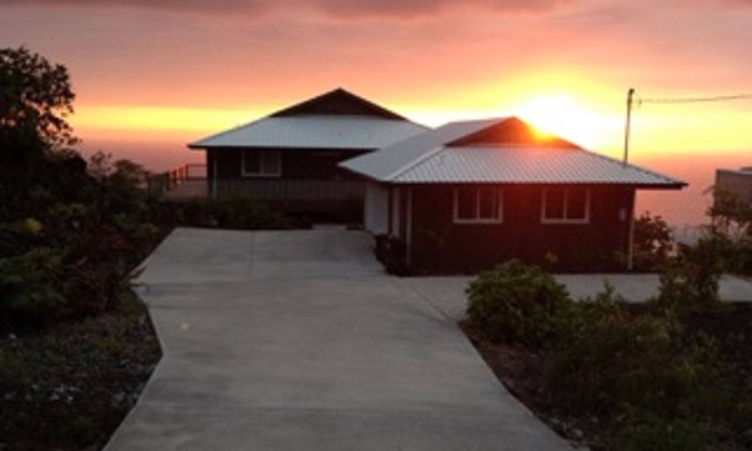 Captain Cook House | At Awapuhi Views, you can check out the surf conditions, and enjoy the breezes