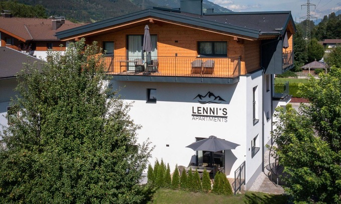 Bruck an der Grossglocknerstrasse Apartment | Beautiful apartment for 4 guests with WIFI, TV, terrace, pets allowed and panoramic view