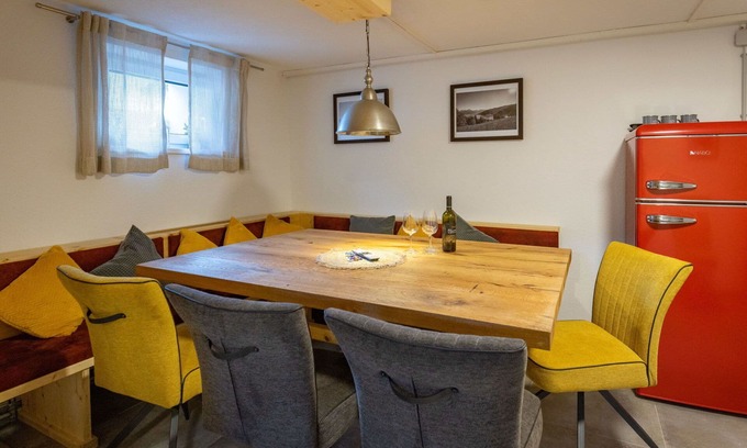 Bruck an der Grossglocknerstrasse Apartment | Nice apartment for 4 people with WIFI, TV, balcony, pets allowed and panoramic view