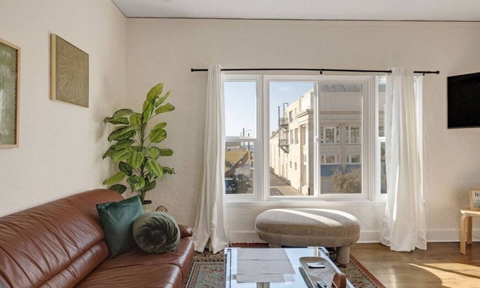 Hermosa Beach Apartment | At Hermosa Ave and Pier Ave- C
