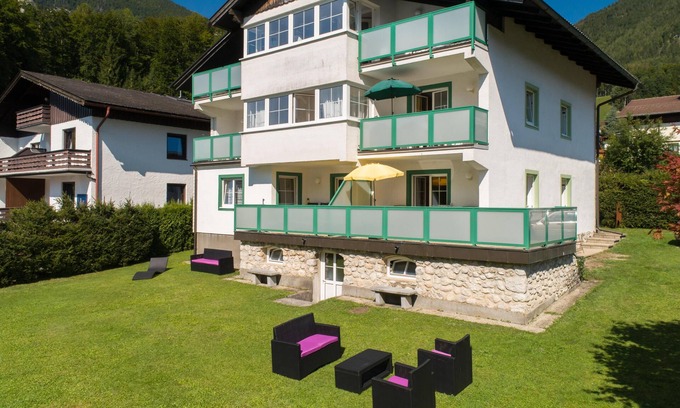 Ried Apartment | Stylish apartment by the Wolfgangsee lake
