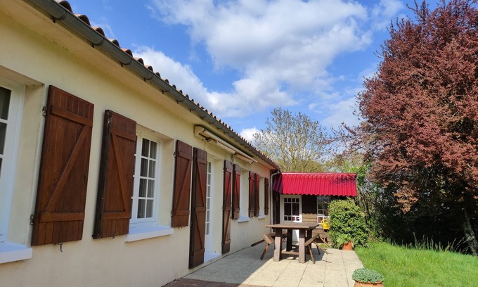 Mervent House | At the edge of the forest of Mervent, pleasant country house of 8 people