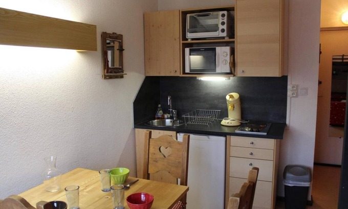Saint-Etienne-en-Devoluy Apartment | At the foot of shops, 6th floor, view valley, tv, 17m², Superdévoluy