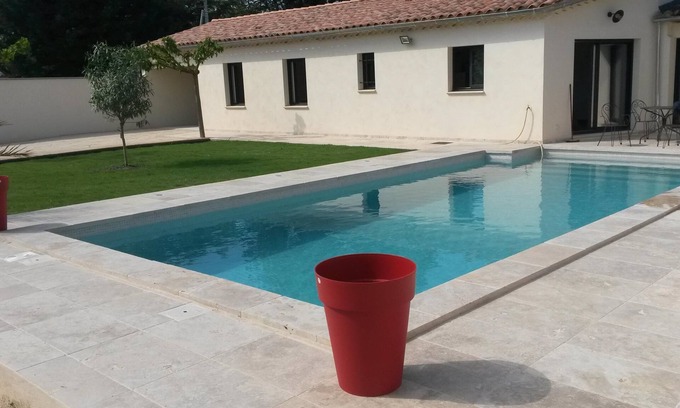 Monteux Cottage | At the foot of Ventoux, new air-conditioned gîte with private pool