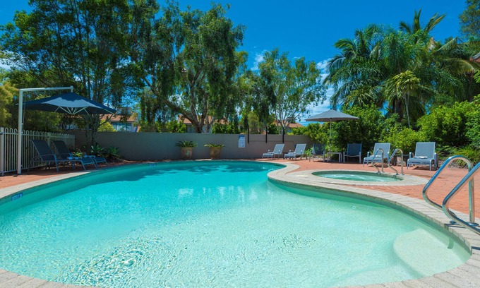 Noosaville Hotel | At The Sound