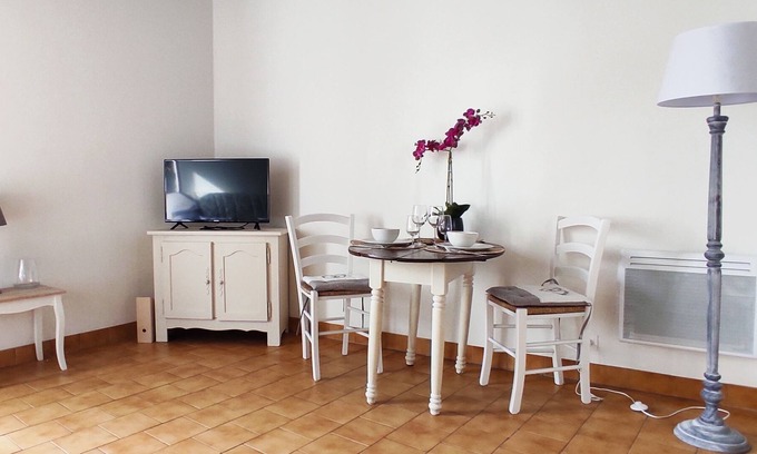 Pouilly-sur-Loire Apartment | At the Swallows' Nests, Studio Le Petit Nid in Pouilly sur Loire