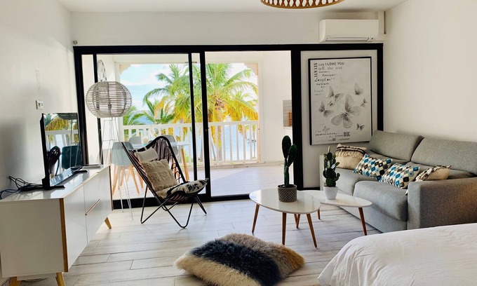 Nettle Bay Condo | At the water's'edge! Magnificent Studio completely renovated with panoramic sea view