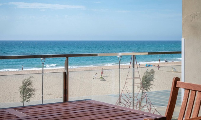 Torredembarra Apartment | AT010 Ultramar: Apartamento con vistas al mar y al paseo marítimo en segunda línea de la playa