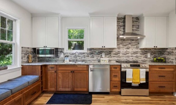 Malvern House | Atelier de Leiper is a Malvern 3 bedroom Bungalow on 1/3 acre