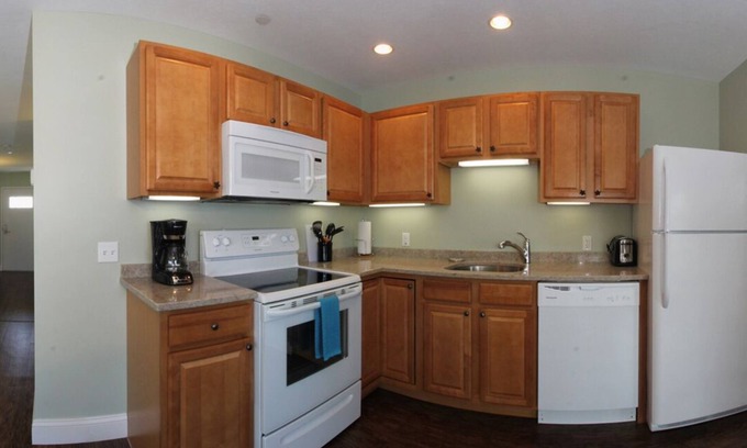 Old Orchard Beach Condo | Atlantic Ocean Suites - Sand Castle Suite 4