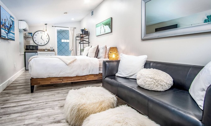 Midtown Apartment | Atlantis House's Banyan Suite-voted top 25 in USA