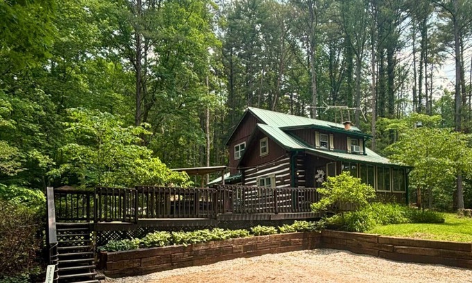 Gnaw Bone Cabin | Atop Pine Hill Cabin