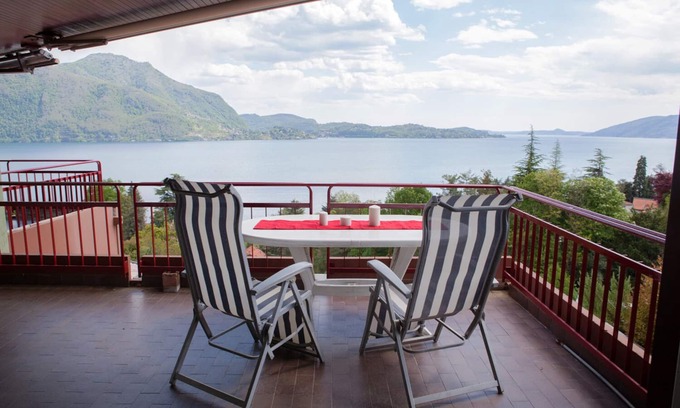 Susello Apartment | Attractive 4½-room apartment with 3 balconies, pool and dream view
