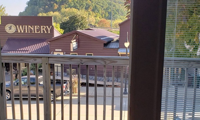 Marquette Apartment | Attractive apartment, directly across from winery!