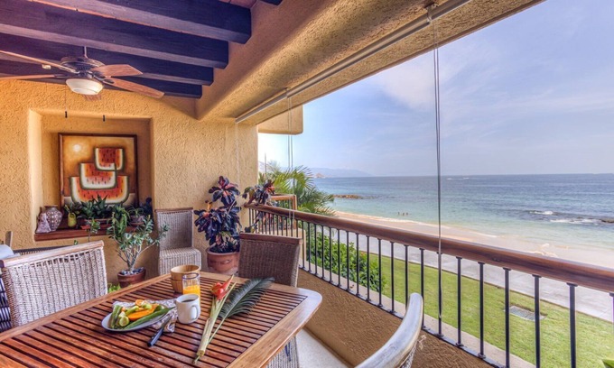 South Shore Hotel Area Condo | Attractive beachfront condo in the most beautiful beach of Puerto Vallarta