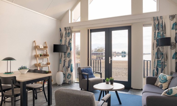 Langelille Cabin | Attractive beach lodge for 4 people