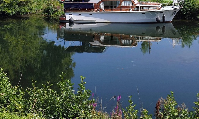 Eaucourt-sur-Somme Boat Rental | Atypical and cozy moored dutch boat on the Somme river