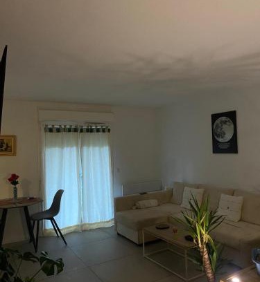 Bacalan Apartment | Atypical jacuzzi accommodation in Bordeaux!