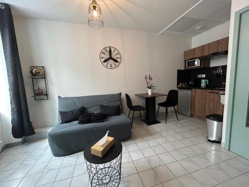 Saint-Amand-Montrond Apartment | Au 15 - Charmant Studio hyper centre