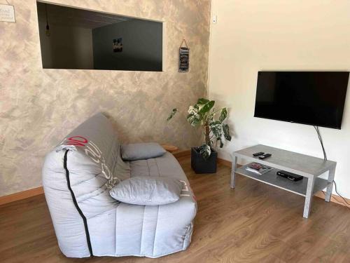 Saint-Germain-du-Salembre Apartment | Au cœur des bois