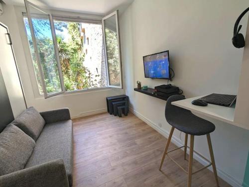 Saint-Martin Apartment | Au calme en ville, sans vis à vis et climatisé