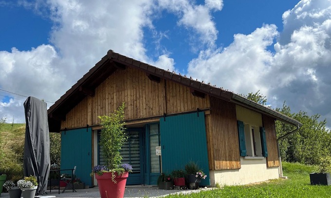 Les Piards Ski Chalet | Au P'tit Chalet. Pets allowed
