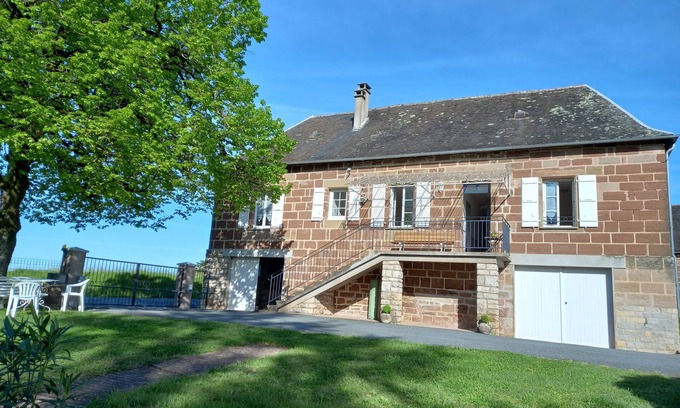 Saint-Pantaleon-de-Larche House | Au Sud-ouest de Brive Joli Gîte 8 Personnes à Deux pas de la Dordogne et du Lot