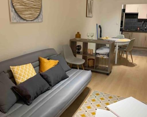 Aubenas Apartment | Aubenas : Beau studio, proche du château