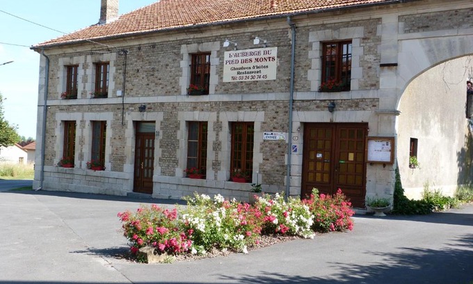 Grivy-Loisy Bed & Breakfast | auberge du pied des monts
