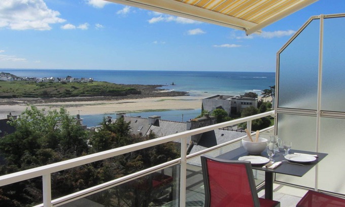 Audierne Apartment | Audierne-Bright apartment with terrace and breathtaking ocean view - Wifi