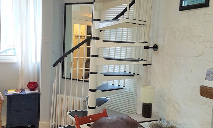 Tollcross Apartment | Auld Pottery - Charming & Central gem in the heart of the city centre