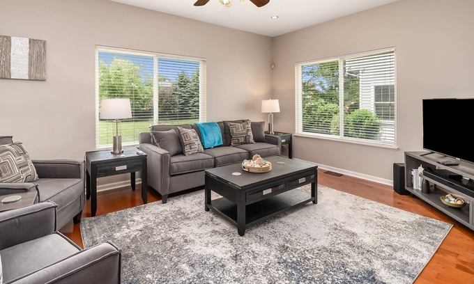 Fox Valley House | Aurora Rental - Shiloh