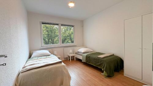 Stadtbezirk West Apartment | Ausgestattete Wohnungen für Monteur-Teams mit kostenlosem Parkplatz, WIFI, TV, Waschmaschine, Küche, Balkon, Restaurants und Supermarkt