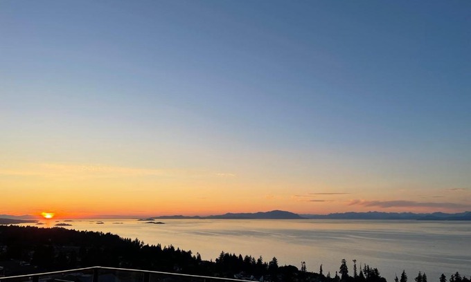 Regional District of Nanaimo House | Auspicious Sea View House