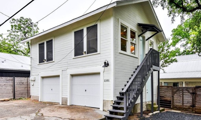 Clarksville House | Austin Centric Bungalow. Live like a local. Within walking distance to ACL.