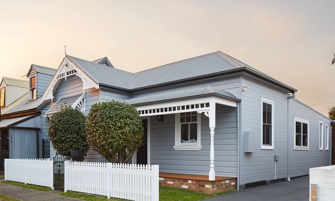 The Junction House | Austin Cottage - 1 bed option - Pet Friendly!